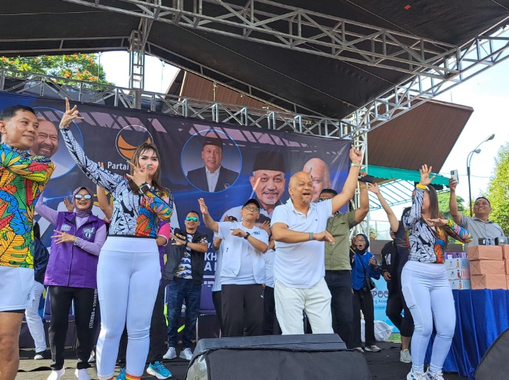 Calon Wakil Gubernur Jawa Barat, Ilham Habibie menyambangi Kota Bogor dan menyapa pendukungnya pada Kamis (24/10/2024). (Foto: Faturachman/Radar Bogor)