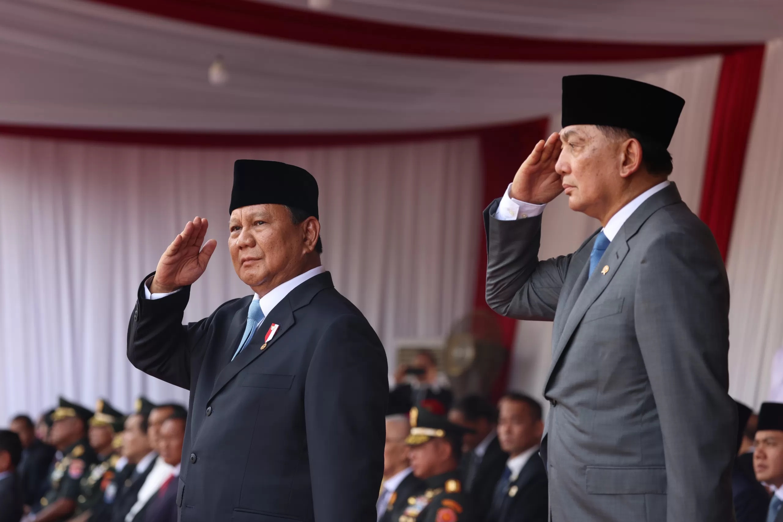 Presiden Prabowo dan Menhan Sjafrie usai serah terima memorandum menhan pada Selasa (22/10). (Tim Media Prabowo)