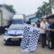 Ketua KPU Jabar Ummi Wahyuni bersama komisioner KPU dan Bawaslu Jabar melepas distribusi perdana surat suara Pilkada Jabar 2024, Cikarang, Kabupaten Bekasi, Jawa Barat, Minggu (27/10/2024). (HO KPU Jabar)