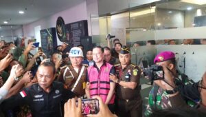 Potret Mantan Timses Anies Thomas Lembong Jadi Tersangka, Masih Terseyum