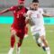 Pesepak bola Timnas Indonesia Ragnar Oratmangoen (kanan) menggiring bola dengan dikawal pesepak bola Timnas Bahrain Waleed Al Hayam (kiri) dalam laga Grup C putaran ketiga Kualifikasi Piala Dunia 2026 zona Asia di Stadion Nasional Bahrain, Kamis (10/10/2024). Pertandingan berakhir seri 2-2.(PSSI)