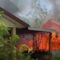 Rumah yang terbakar akibat dibakar oleh istri seorang pria di Alor akibat Judi Online. (ANTARA)