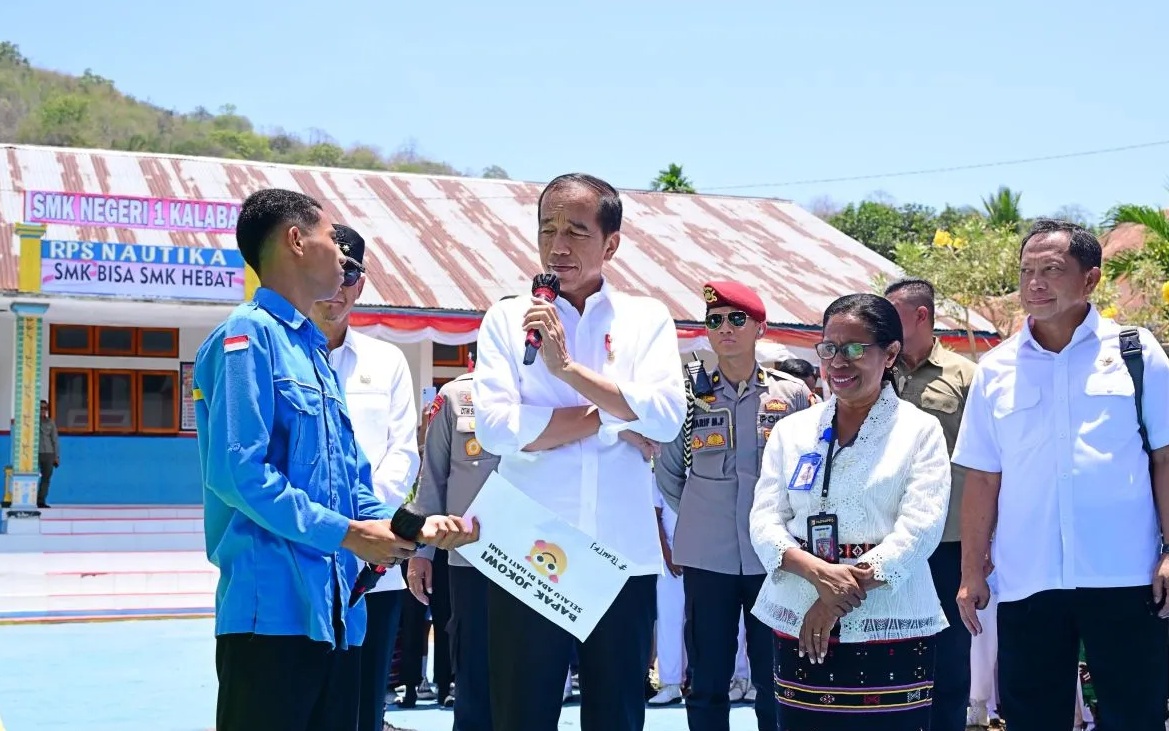 Presiden Joko Widodo menyatakan enggan memutuskan hal-hal strategis menjelang purna tugas, atau dalam sisa tiga pekan waktunya mengakhiri masa jabatan sebagai Presiden