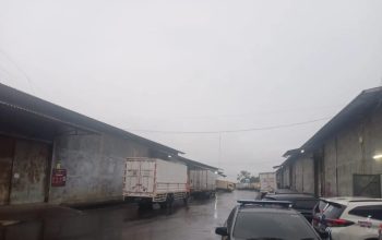 Gudang logistik KPU Kabupaten Sukabumi yang berada di Kecamatan Sukaraja, Kabupaten Sukabumi, Jabar dijaga pihak kepolisian menyusul mulai berdatangan logistik Pilkada 2024.