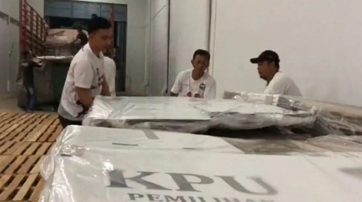 Kotak suara untuk pelaksanaan pemungutan suara pada Pilkada 2024 disimpan di Gudang Logistik KPU Kota Sukabumi yang berada di Kelurahan Sukakarya, Kecamatan Warudoyong, Kota Sukabumi, Jabar.