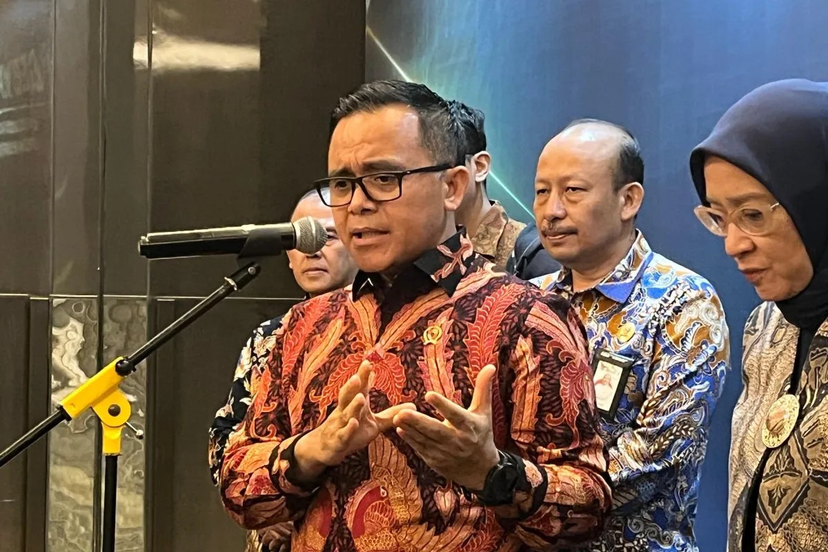 Menteri PANRB Abdullah Azwar Anas saat memberikan keterangan kepada awak media usai Gebyar Pelayanan Prima di Jakarta, Selasa (8/10/2024). (Narda Margaretha Sinambela)