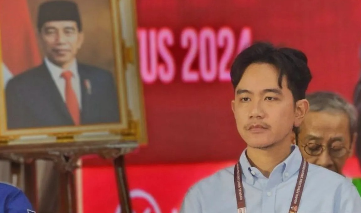 Wapres Terpilih Gibran Rakabuming Raka saat mendampingi bakal calon Gubernur-Wakil Gubernur, Ahmad Luthfi-Taj Yasin mendaftar ke KPU Jateng di Semarang, Rabu (28/8/2024).