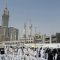 Jamaah calon haji berjalan menuju terminal Syib Amir di Masjidil Haram, Makkah, Arab Saudi, Selasa (4/6/2024). (Dok ANTARA)