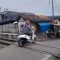 Lokasi kecelakaan lalu lintas di mana pengendara motor yang masih berusia 13 tahun tertabrak KA Pangrango dari arah Bogor menuu Sukabumi tepatnya di Jalan Almuwahhidin, Desa Karangtengah, Kecamatan Cibadak, Kabupaten Sukabumi. Jabar pada Selasa, (1/10/2024).