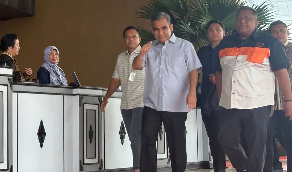 Sekjen Partai Gerindra Ahmad Muzani saat tiba di kompleks parlemen, Senayan, Jakarta, Sabtu (19/10/2024). (Rio Feisal)