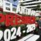Sejumlah tamu undangan berfoto di depan ornamen-ornamen yang menghias Gedung Nusantara, kompleks parlemen, Senayan, Jakarta, menjelang acara Pelantikan Pasangan Calon Presiden dan Wakil Presiden Terpilih Hasil Pemilu 2024 menjadi Presiden dan Wakil Presiden RI Periode 2024—2029, Minggu (20/10/2024).(Genta Tenri Mawangi)
