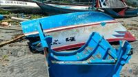 Nelayan Pesisir Cianjur Daratkan Perahunya Cegah Kerusakan