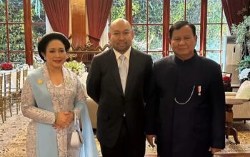 Prabowo Subianto, Didit Hediprasetyo, dan Titiek Soeharto, berfoto bersama usai pelantikan Presiden RI. (Instagram titieksoeharto)