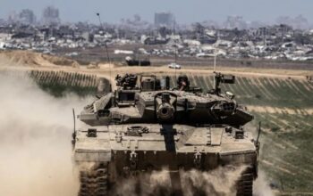 Israel sedang bersiap meluncurkan "serangan besar-besaran" terhadap Iran sebagai balasan atas serangan rudal balistik ke Tel Aviv pada 1 Oktober, demikian ungkap seorang pejabat Israel. (Anadolu).