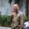 Artis Raffi Ahmad menyapa wartawan setibanya di kediaman Presiden Terpilih Prabowo Subianto di Jalan Kertanegara, Jakarta Selatan, Selasa (15/10/2024). (Dery Ridwansah/ JawaPos.com)