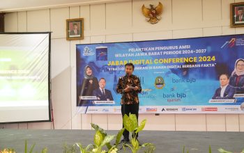 Pj Gubernur Jabar Bey Machmudin meminta pengurus Asosiasi Media Siber Indonesia (AMSI) Jabar yang baru untuk bisa meningkatkan literasi masyarakat.
