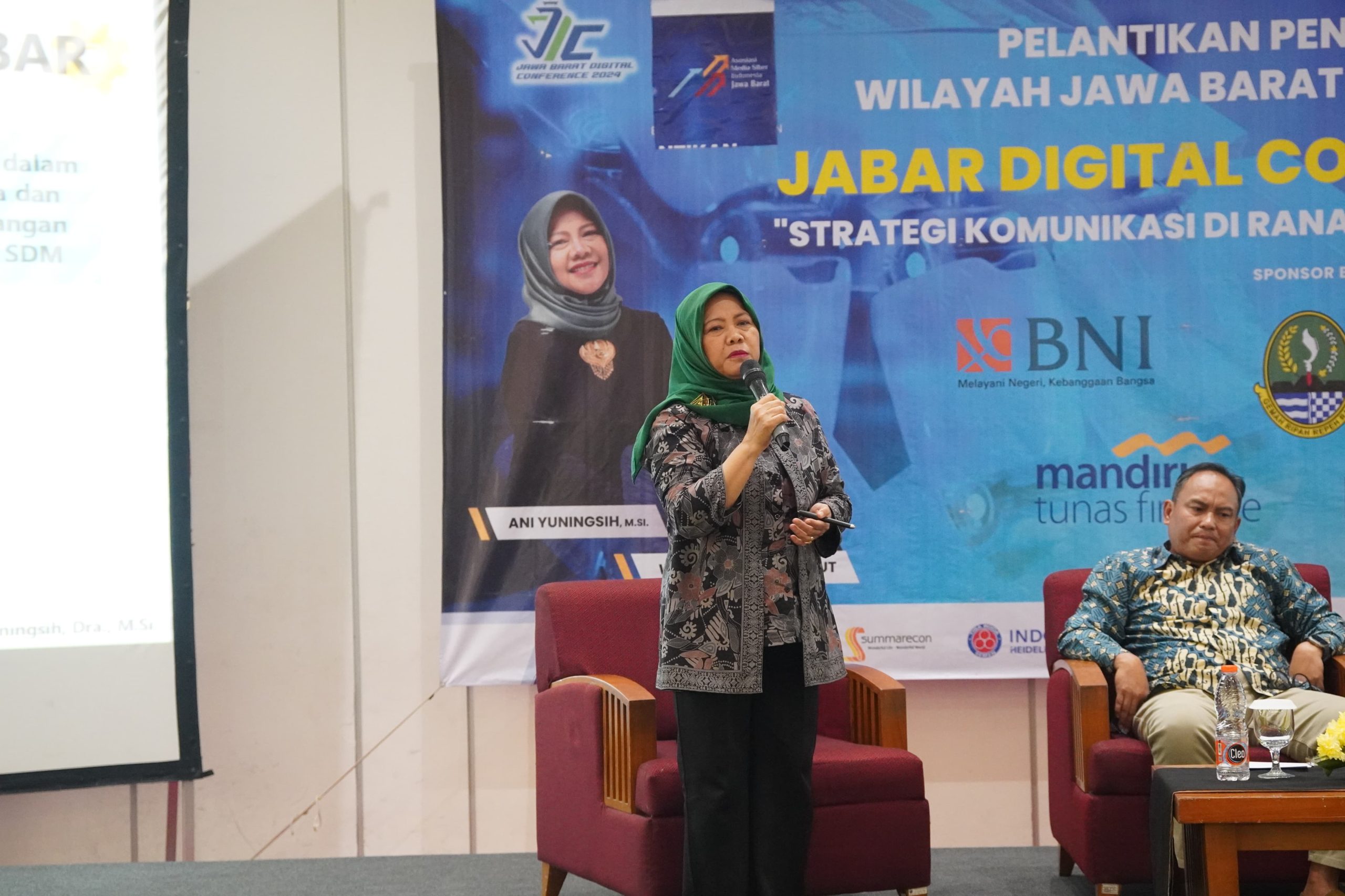 Ketua Asosiasi Pendidikan Tinggi Ilmu Komunikasi (ASPIKOM) Jawa Barat, Ani Yuningsih mengaku merasa bangga bisa diundang di acara seminar Jabar Digital Conference 2024