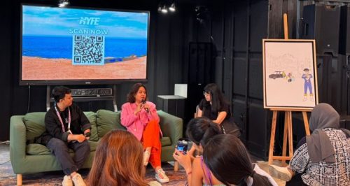 LAYANAN INTERNET BARU DARI XL AXIATA: Group Head Premium Segment XL Axiata, Randu Zulmi memperkenalkan produk terbaru dari XL PRIORITAS “HYFE” di sela sela acara JICAF di Jakarta, Sabtu (5/10).