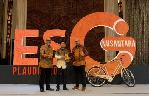 PRESTASI: Pertamina Patra Niaga Regional JBB melalui SHAFTHI berhasil meraih penghargaan bergengsi ESG Nusantara dengan peringkat Gold Kalimantan dalam ajang ESG Nusantara Plaudit 2024 di Bali Room, Hotel Indonesia Kempinski Jakarta pada Jumat (18/10). (ist)