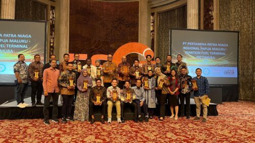 PRESTASI: Pertamina Patra Niaga Regional JBB melalui SHAFTHI berhasil meraih penghargaan bergengsi ESG Nusantara dengan peringkat Gold Kalimantan dalam ajang ESG Nusantara Plaudit 2024 di Bali Room, Hotel Indonesia Kempinski Jakarta pada Jumat (18/10). (ist)