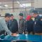 PENGECEKAN : Ketua KPU Kabupaten Sukabumi Bapak Kasmin Belle didampingi Bawaslu dan unsur terkait pada saat melakukan Pengecekan percetakan surat suara. (foto : KPU Kabupaten Sukabumi)