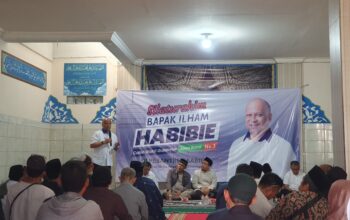 Cawagub Ilham Habibie saat melakukan silaturahmi dengan para tokoh di Citeureup. Foto : Billy/Radar Bogor.