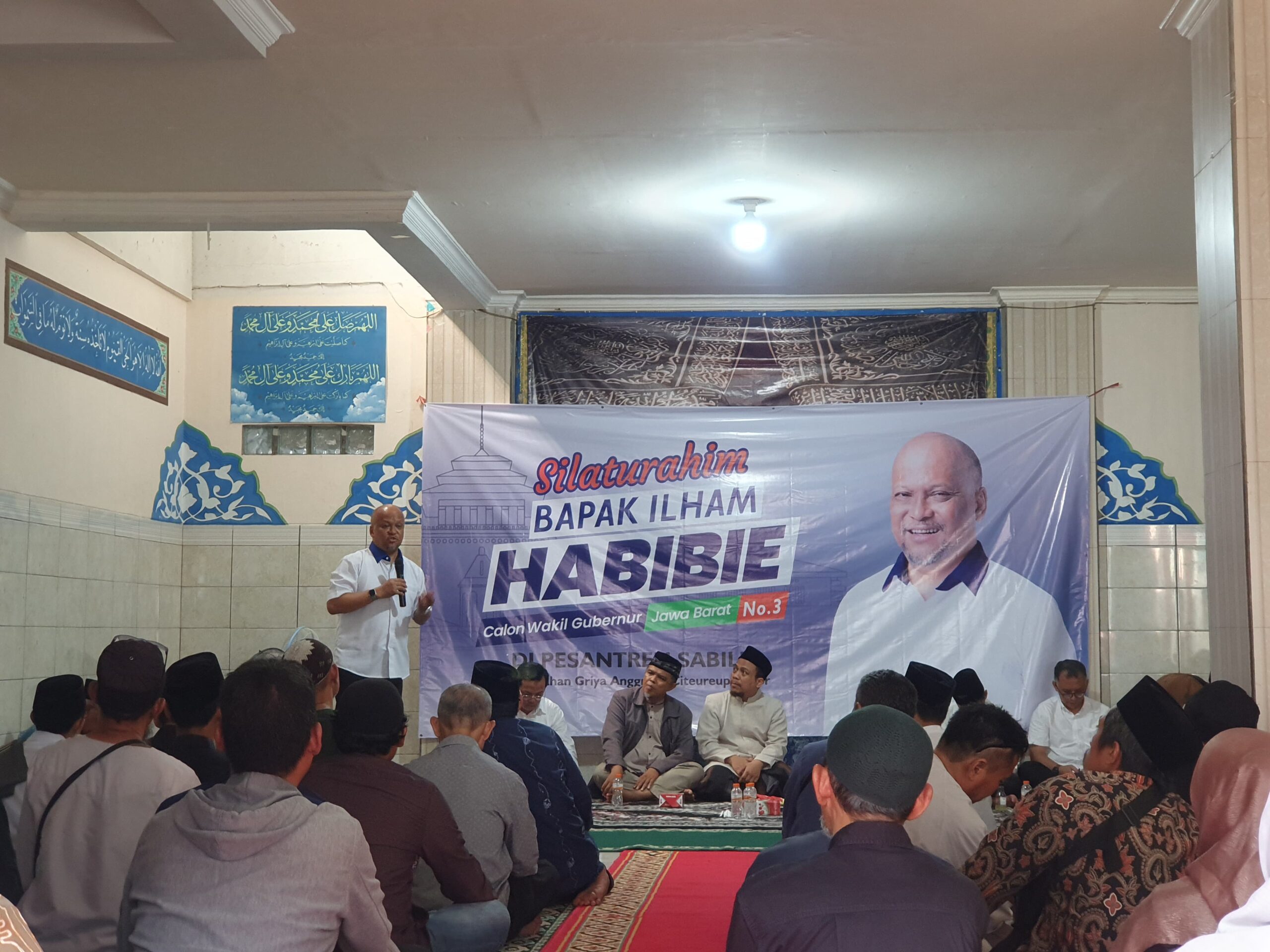 Cawagub Ilham Habibie saat melakukan silaturahmi dengan para tokoh di Citeureup. Foto : Billy/Radar Bogor.