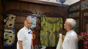 Cawagub Ilham Habibie Kunjungi Rumah Batik Lembang