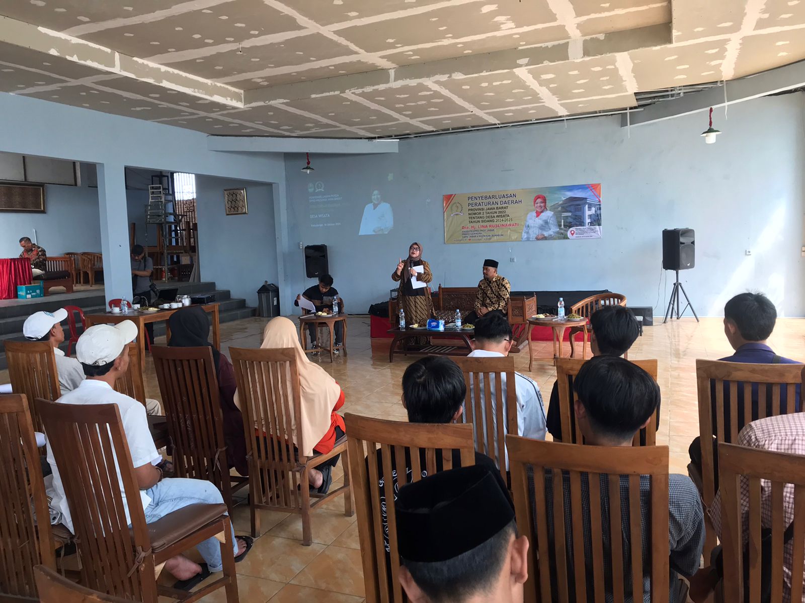 Anggota DPRD Jawa barat Lina Ruslinawati kembali melakukan sosialisasi Perda Nomor 2 Tahun 2022 tentang desa wisata. Kali ini dilakukan di Rumah makan Rengganis