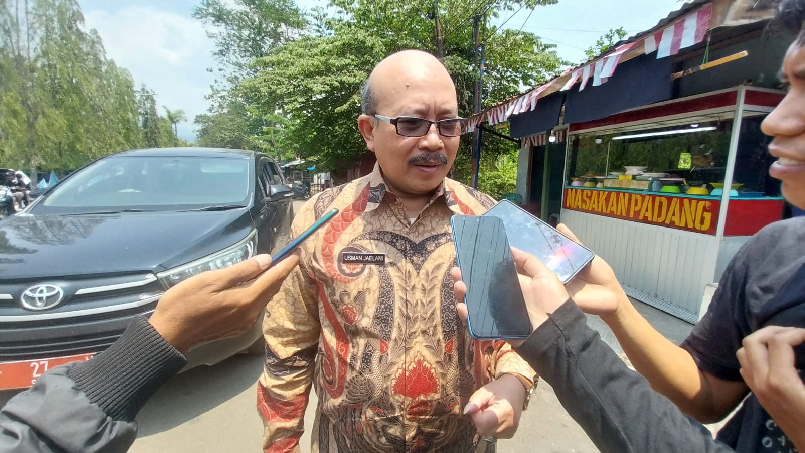 Kepala Dinas Tenaga Kerja dan Transmigrasi (Kadisnakertrans) Kabupaten Sukabumi, Usman Jaelani