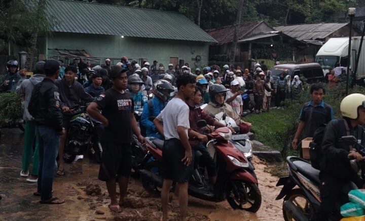 Delapan Kecamatan Kabupaten Sukabumi kembali diterjang berbagai bencana alam akibat cuaca ekstrem dan hujan deras yang terus menerus.