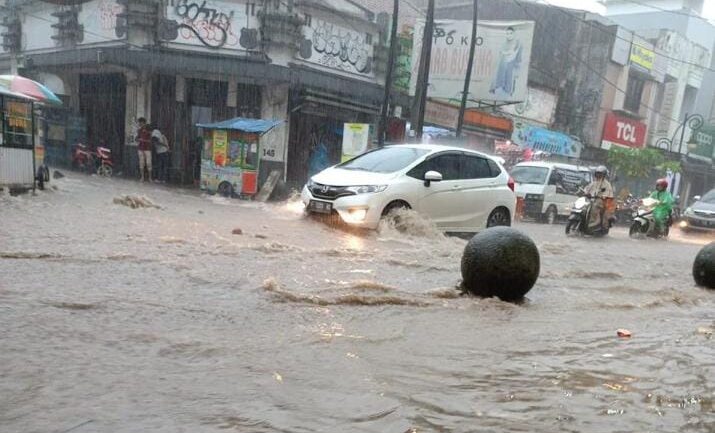 BANJIR : Potret banjir yang menerjang Kota Sukabumi