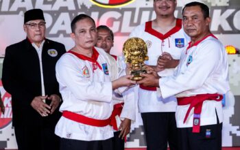 Kejuaraan Nasional (Kejurnas) Merpati Putih ke-7 Piala Pangkostrad Tahun 2024 resmi dibuka secara langsung oleh Menteri Pemuda dan Olahraga Republik Indonesia (Menpora RI) Dito Ariotedjo didampingi Panglima Kostrad (Pangkostrad) Letjen TNI Mohamad Hasan, selaku Ketua Umum Perguruan Pencak Silat (PPS) Betako Merpati Putih, Ahli Waris Merpati Putih Nehemia Budi Setyawan di Padepokan Pencak Silat Taman Mini Indonesia Indah (TMII), Jakarta Timur. Rabu (20/11/2024).