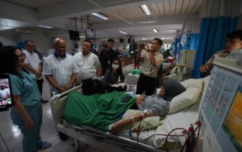 Ilham Habibie, putra Presiden ketiga Indonesia B.J. Habibie, melakukan kunjungan ke RS Ginjal Ny. R.A. Habibie di Bandung.