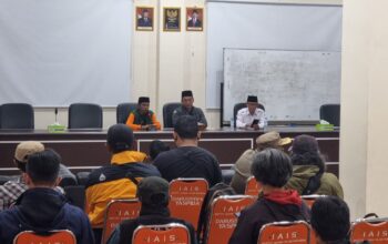 Kepala Sekolah SMK Terpadu 1 Yaspida H. Margono, SH. MM yang juga Ketua LPBI NU, PCNU Kab.Sukabumi Didampingi Sekretaris Yayasan Ponpes, Rahmat Adi Kusuma menyampaikan kronogis kejadian.
