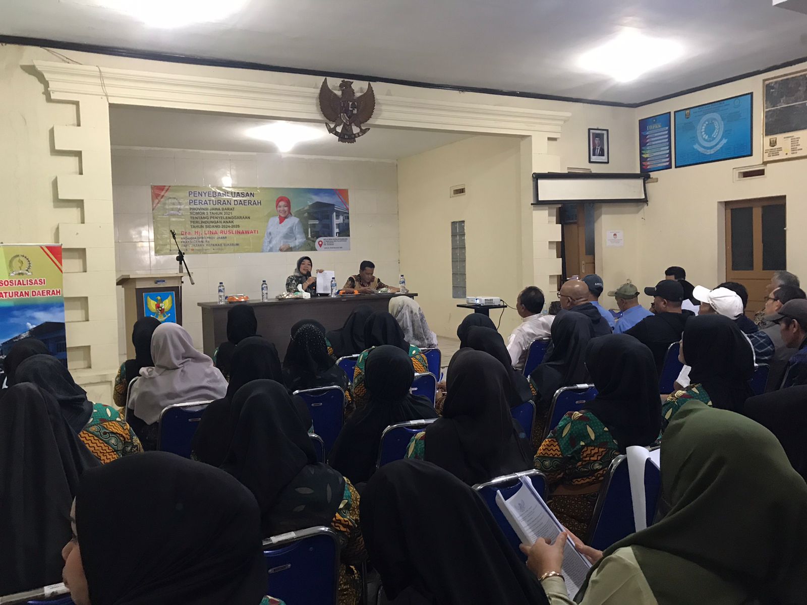 Anggota Dewan Perwakilan Rakyat Daerah (DPRD) Provinsi Jawa Barat Fraksi Gerindra Dra, Hj. Lina Ruslinawati kembali melakukan penyebarluasan perda peraturan pemerintah daerah (perda) provinsi Jawa Barat Nomor 3 Tahun 2023 Tentang perlindungan anak, Jumat (29/11/2024)