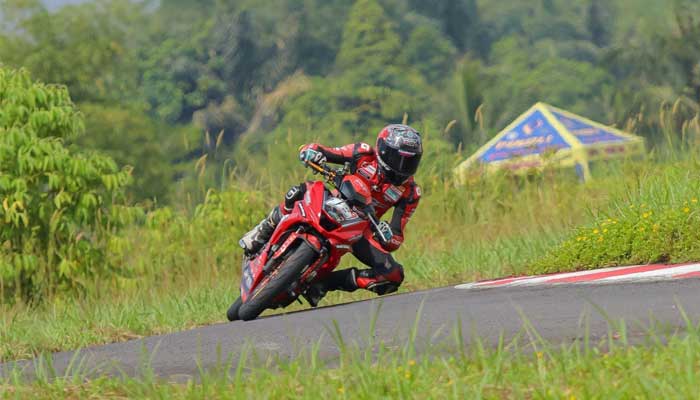 Andra Setya Ismaya dengan Honda Supra GTR