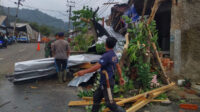 Kota Sukabumi Diterpa Angin Kencang, Rumah Warga Porak Poranda