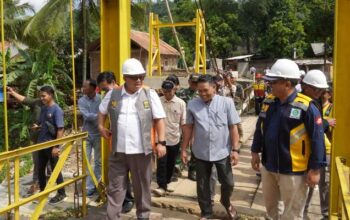 Bupati Sukabumi Tinjau Pembangunan Jembatan Cilalay