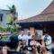 Anies Baswedan menyambut kedatangan Ahmad Syaikhu dan Ilham Habibie pasangan calon gubernur dan wakil gubernur Jawa Barat nomor urut 3, di kawasan Lebak Bulus, Jakarta Selatan. 