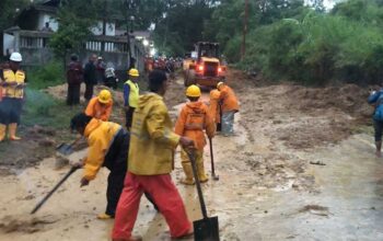 Jalan Sukabumi Sagaranten Longsor