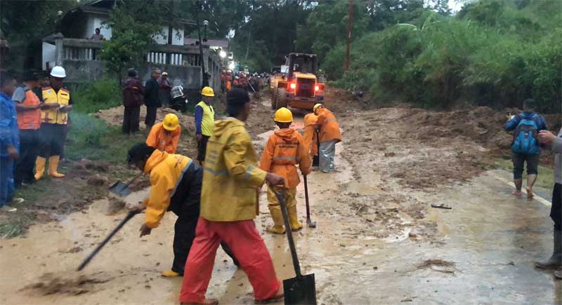 Jalan Sukabumi Sagaranten Longsor