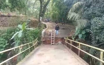 Jembatan Cipalasari Sukabumi Nyaris Putus