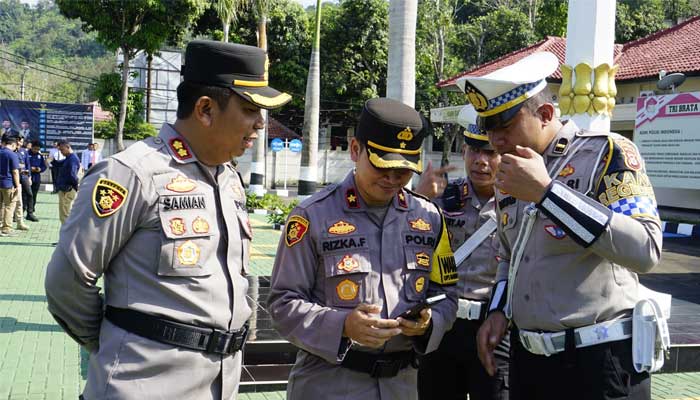 Kapolres Sukabumi Sidak Ratusan HP Milik Personil