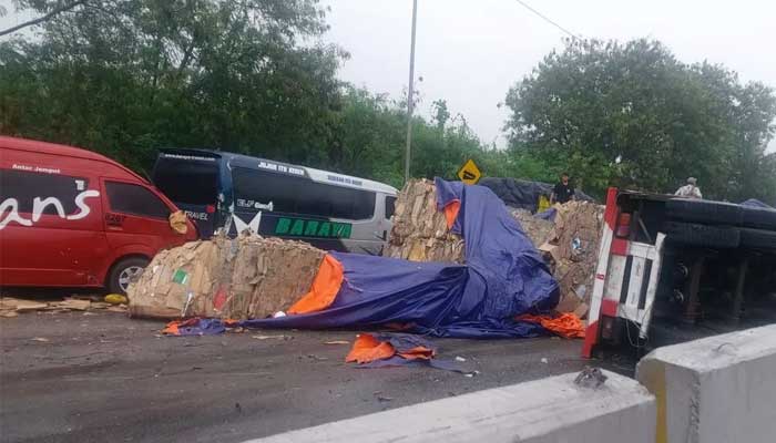 Kecelakaan-Beruntun-Km-92-Tol-Cipularang