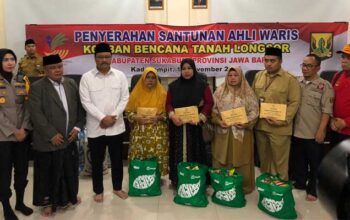Mensos RI Santuni Korban Longsor di Ponpes Yaspida