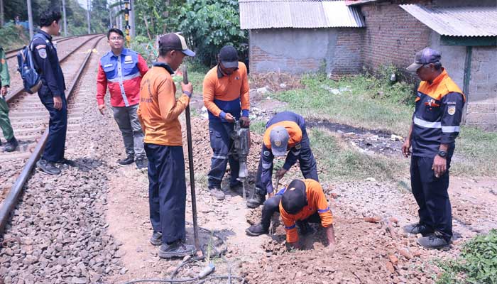 PT KAI Tutup 3 Perlintasan Liar di Sukabumi