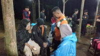 Lima Pendaki Gunung Salak Berhasil Dievakuasi