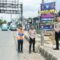 Satlantas Polres Sukabumi Kota, menggencarkan pemasangan spanduk himbauan.