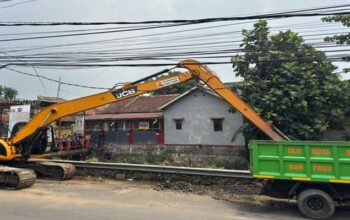Sungai Cisuda Sukabumi Dikeruk
